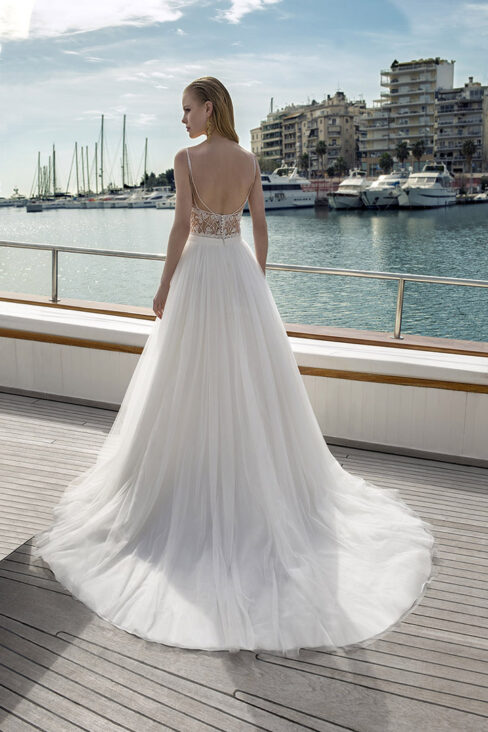 Vestido de novia con espalda descubierta